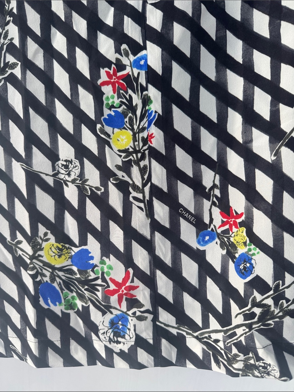 CHANEL Black & White Geometric Floral Shirt - Picture 9 of 9